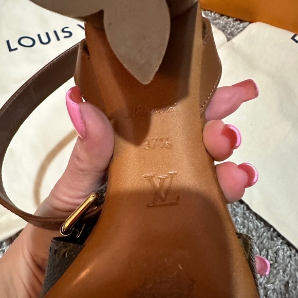 RARE Star Louis Vuitton Ankle Strap Star Heels - Size 7.5 - Worn a couple times - Picture 8 of 15